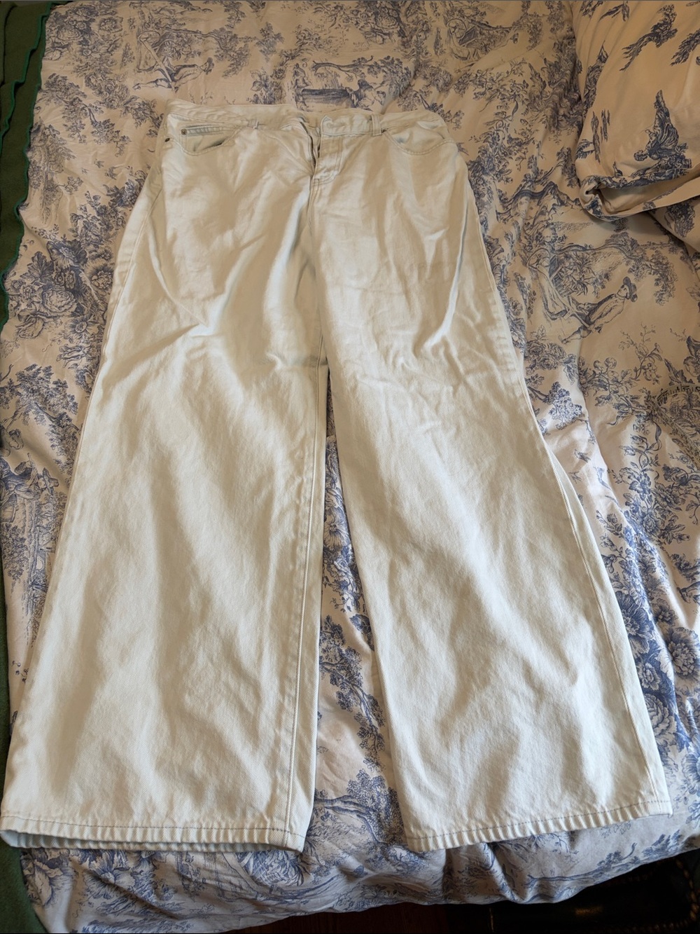 Uniqlo White Light Blue Wide-Leg Jeans